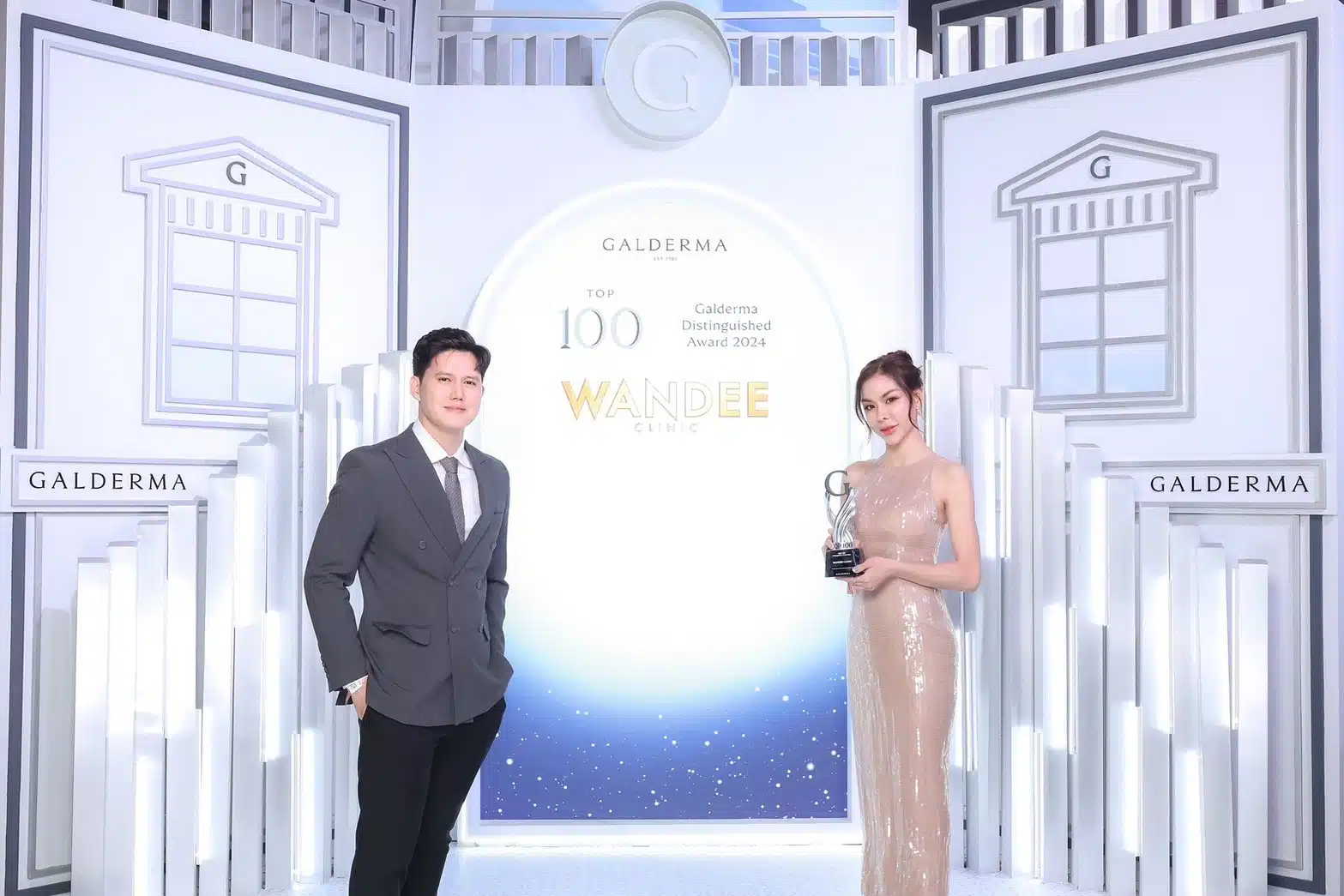 Wandee Clinic รับรางวัล