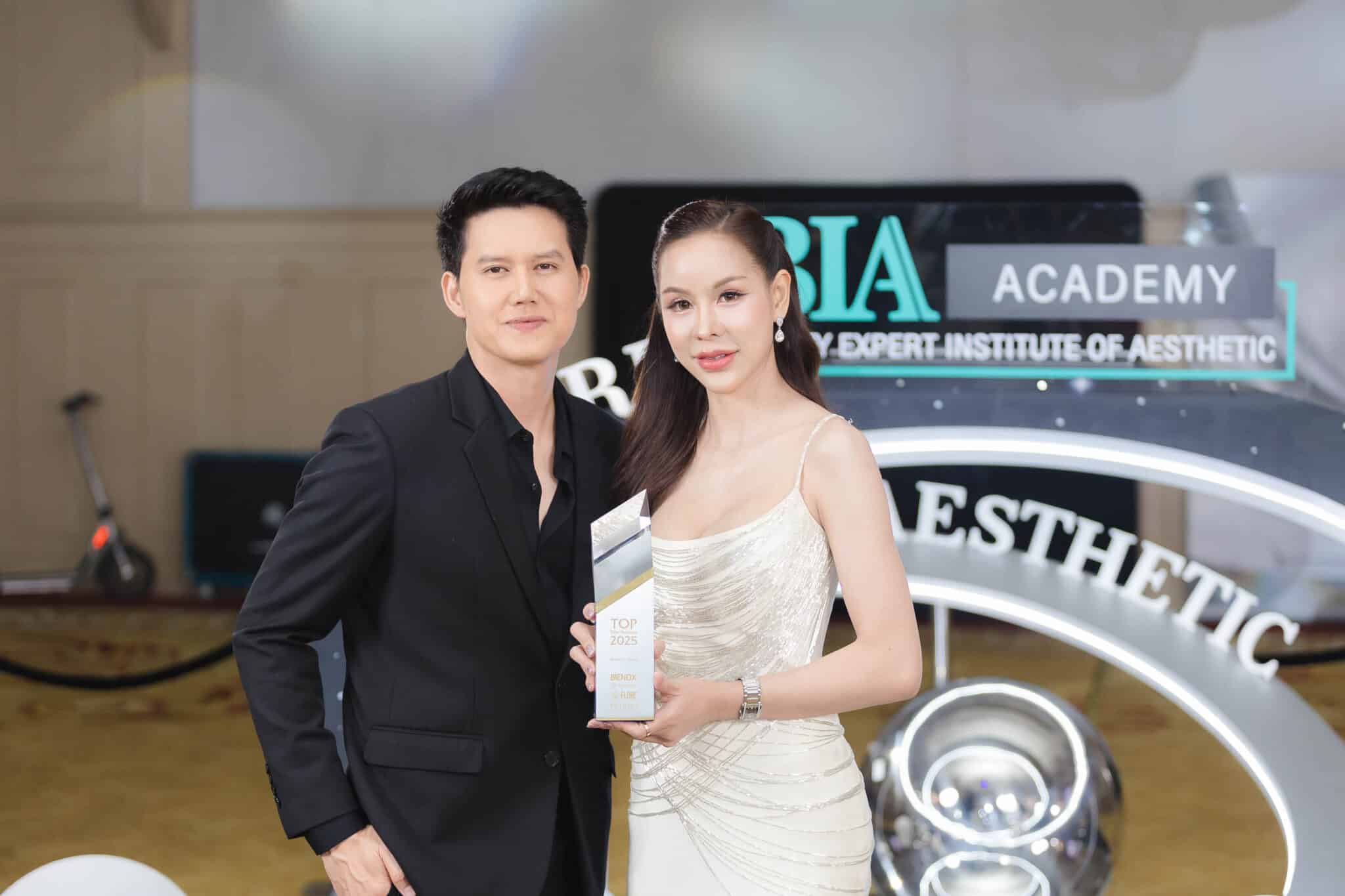 Wandee Clinic รับรางวัลในงาน Future & Aesthetic Icon 2026.